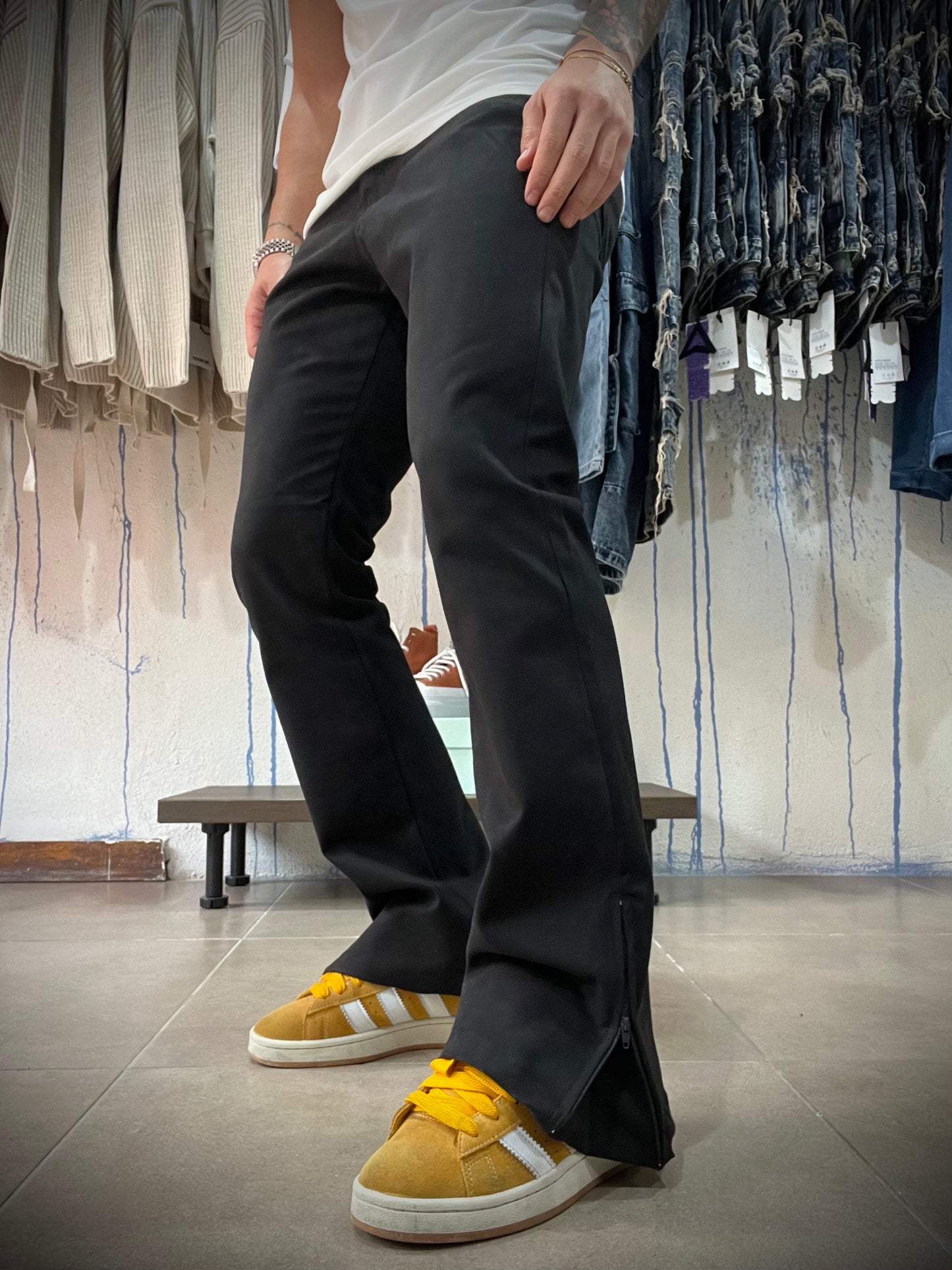 Pantalone fondo ampio con cerniera apribile