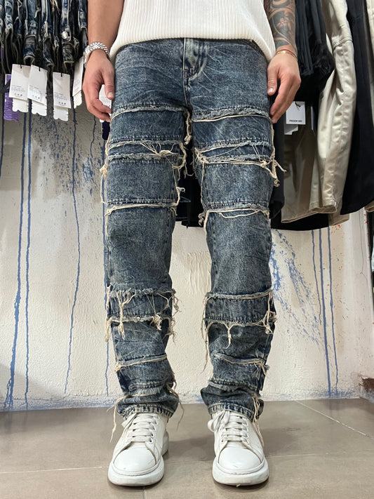 Jeans fondo ampio con sfilacciature