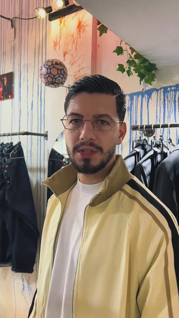 Carica il video: 
